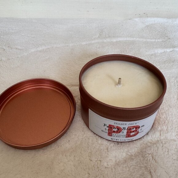 NWT, Trader Joe's Soy Wax Blend Peony Blossom Scented Candle, 5.7 Ounces - Picture 3 of 6